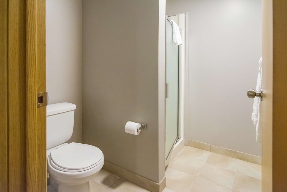 Motel 6 Saanichton, BC - Victoria Airport Standard Room, 2 Queen Beds, Non Smoking, Kitchenette 7