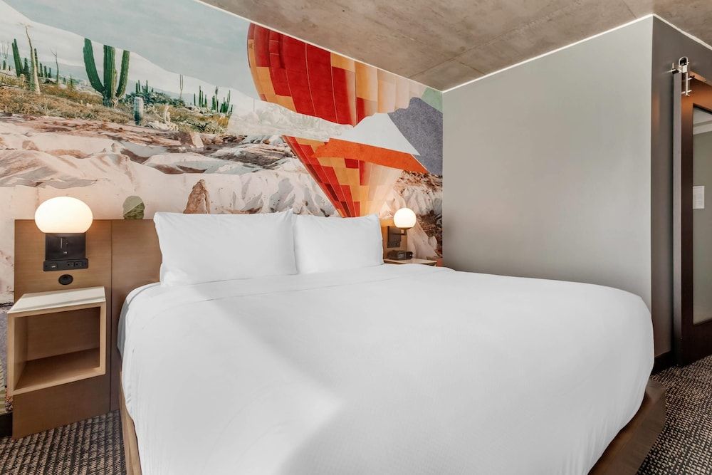 Cambria Hotel Downtown Phoenix Convention Center Standard Room, 1 King Bed, Non Smoking 2