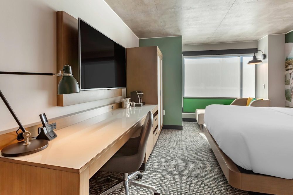 Cambria Hotel Downtown Phoenix Convention Center Standard Room, 1 King Bed, Non Smoking 7