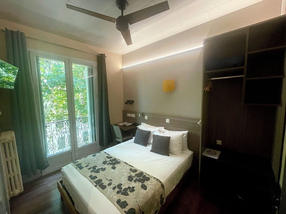 Le Strasbourg Hotel Economy Double Room (shower) 3