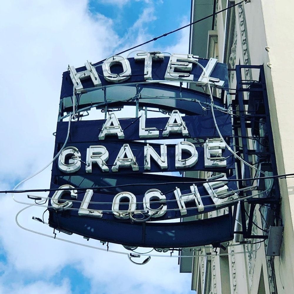 undefined Hotel La Grande Cloche 6