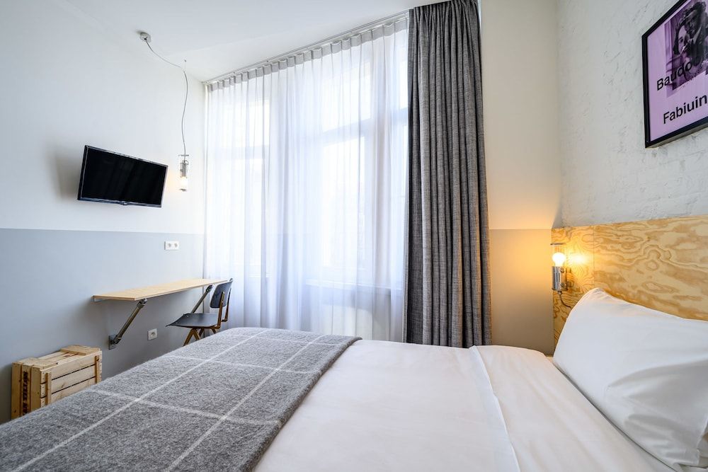 Hotel La Grande Cloche Double Room (View Room) 2