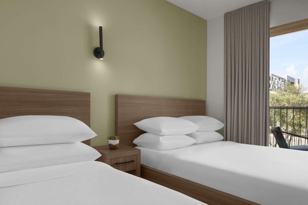 The Lum Hotel Los Angeles Stadium District Room, 2 Double Beds, Accessible, Balcony (Mobility & Roll-in Shower) 4