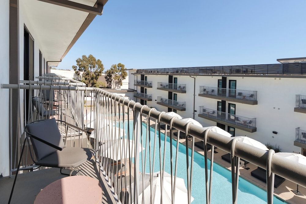 The Lum Hotel Los Angeles Stadium District Suite, 2 Bedrooms, Balcony 2