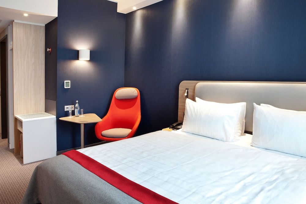 Standard Room, 1 Queen Bed