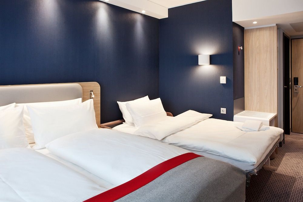 Standard Room, 1 Queen Bed with Sofa bed