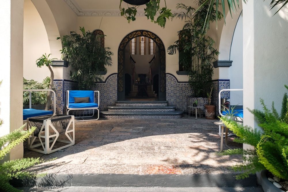 undefined Pug Seal Polanco Allan Poe 8