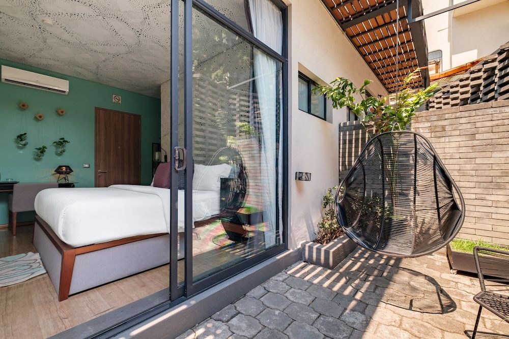 undefined Pug Seal Polanco Allan Poe 6