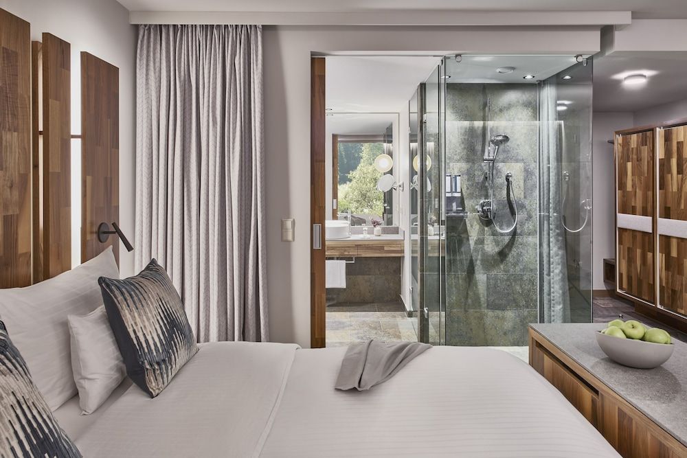 Deluxe Room, Balcony, Mountain View