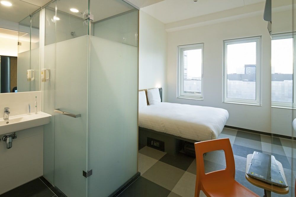 easyHotel Amsterdam Arena Boulevard Superior Double Room 8
