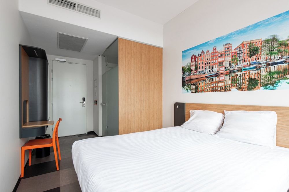 easyHotel Amsterdam Arena Boulevard Superior Double Room 5