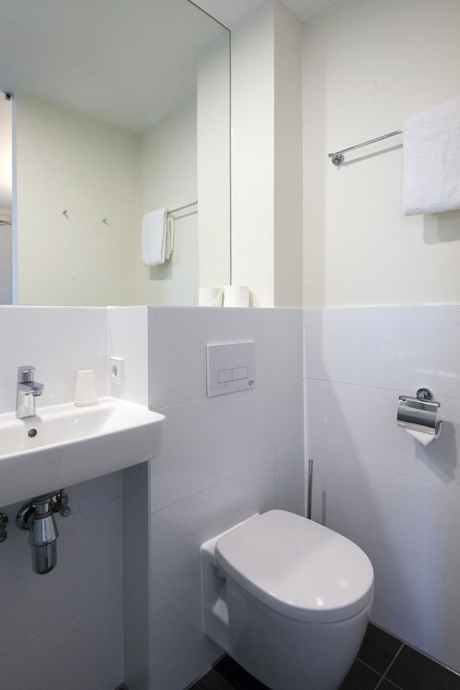 easyHotel Amsterdam Arena Boulevard Superior Double Room 10