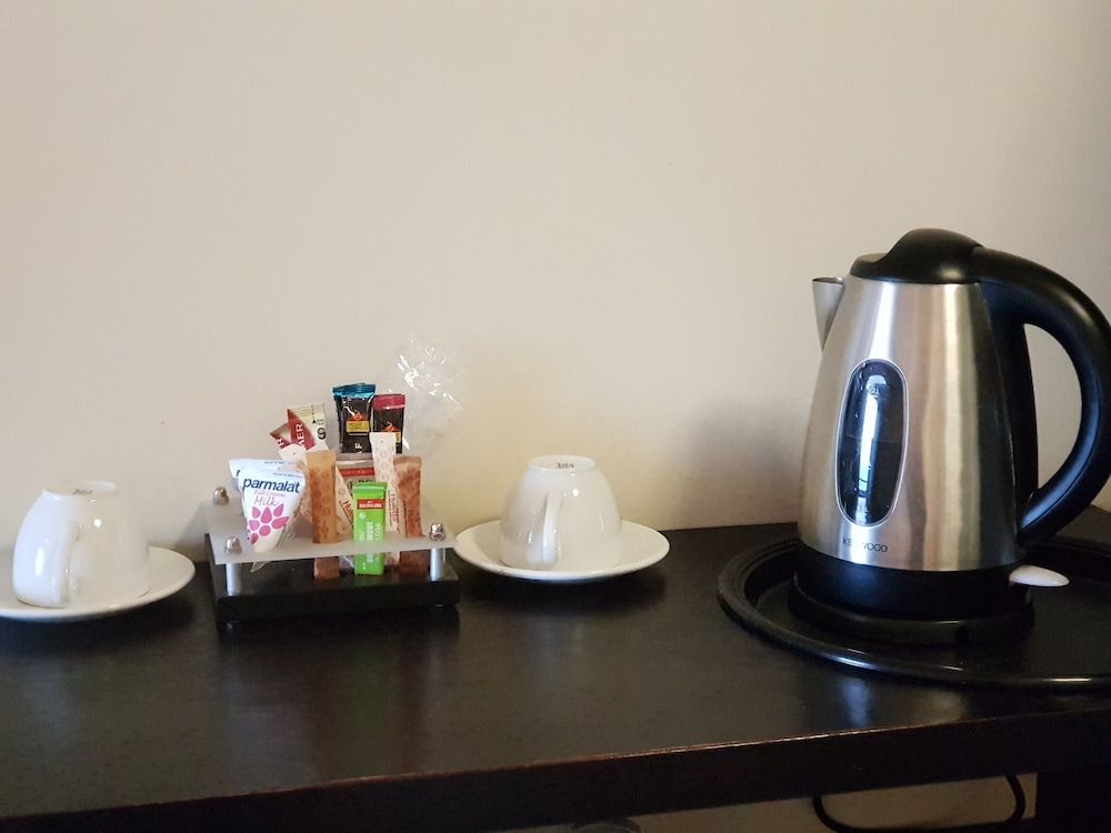 The Blue Waters Hotel Deluxe Twin Room – Sea Facing 10