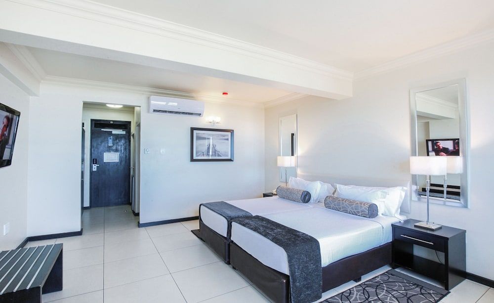 The Blue Waters Hotel Deluxe Twin Room – Sea Facing 2