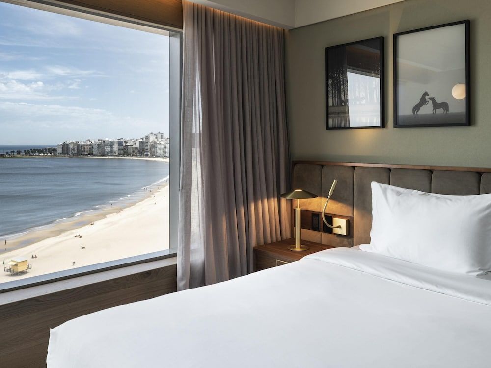 Deluxe Room, 1 King Bed, Sea View