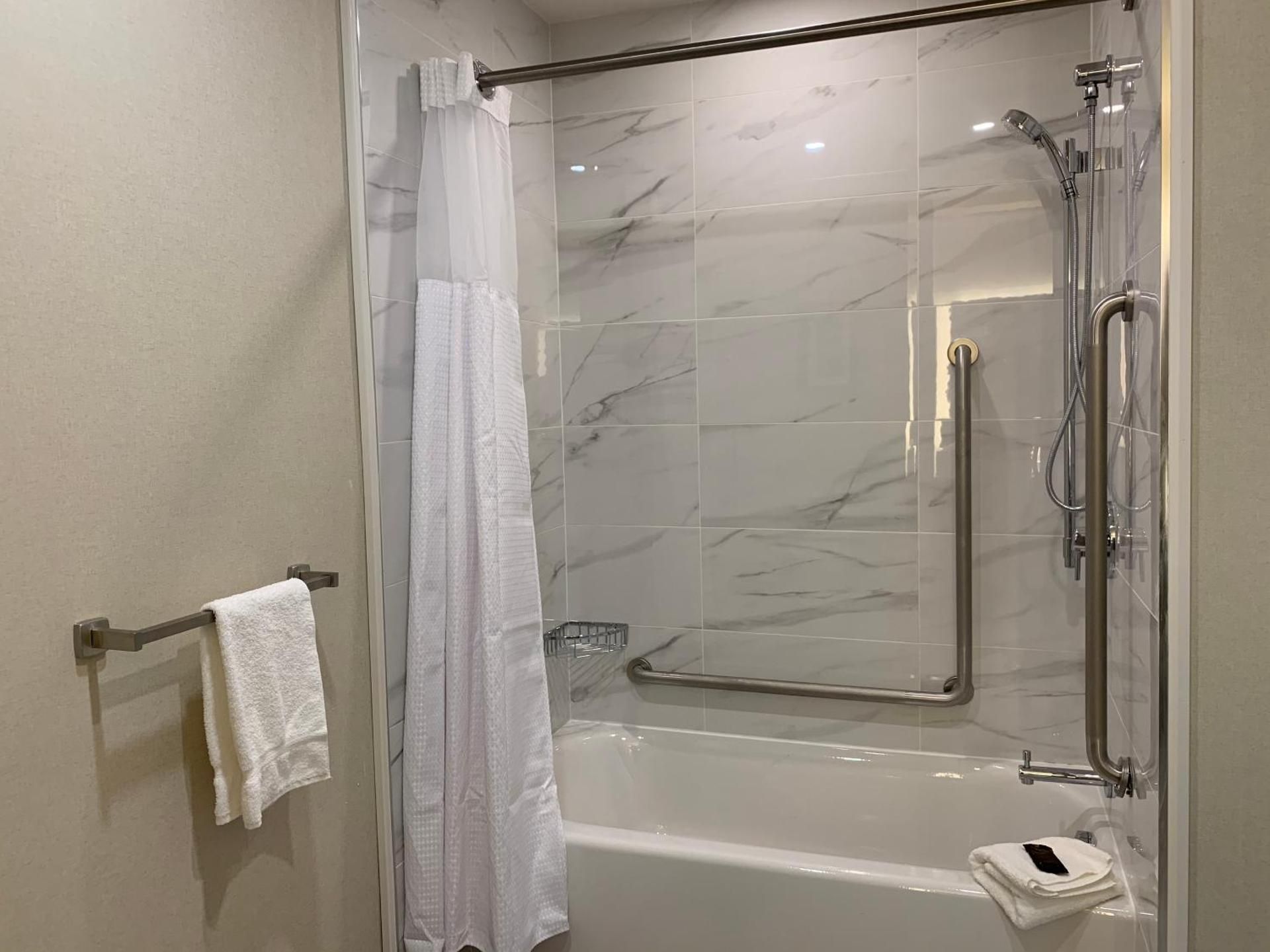 Wingate by Wyndham Kanata West Ottawa 2 Queen Beds, Mobility Accessible Room, Non-Smoking 3