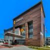 La Quinta Inn & Suites by Wyndham DFW West-Glade Parks