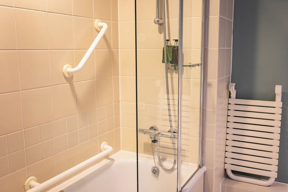 Red Lion Hotel, Hillingdon Family Room 10