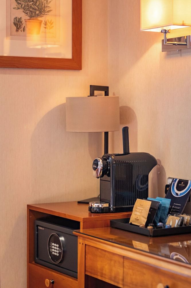 Red Lion Hotel, Hillingdon Family Room 30