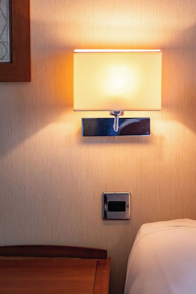 Red Lion Hotel, Hillingdon Family Room 32