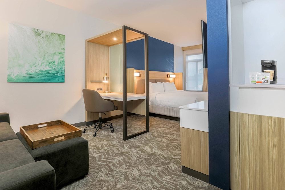 Studio, 1 King Bed, City View (Hearing Accessible)
