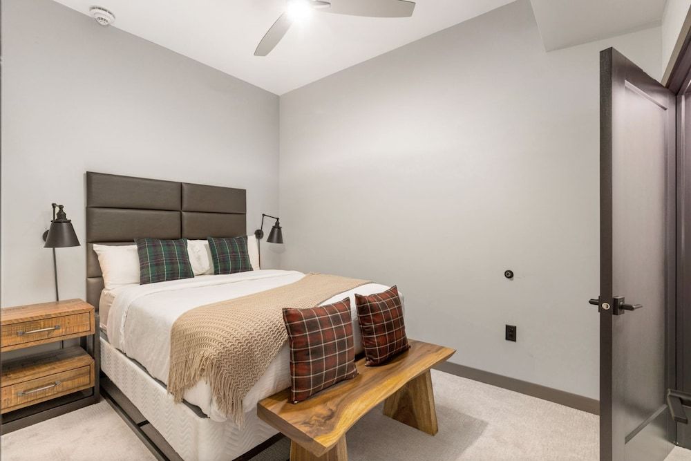 Suite, 2 Bedrooms, Mobility Accessible (Communications)