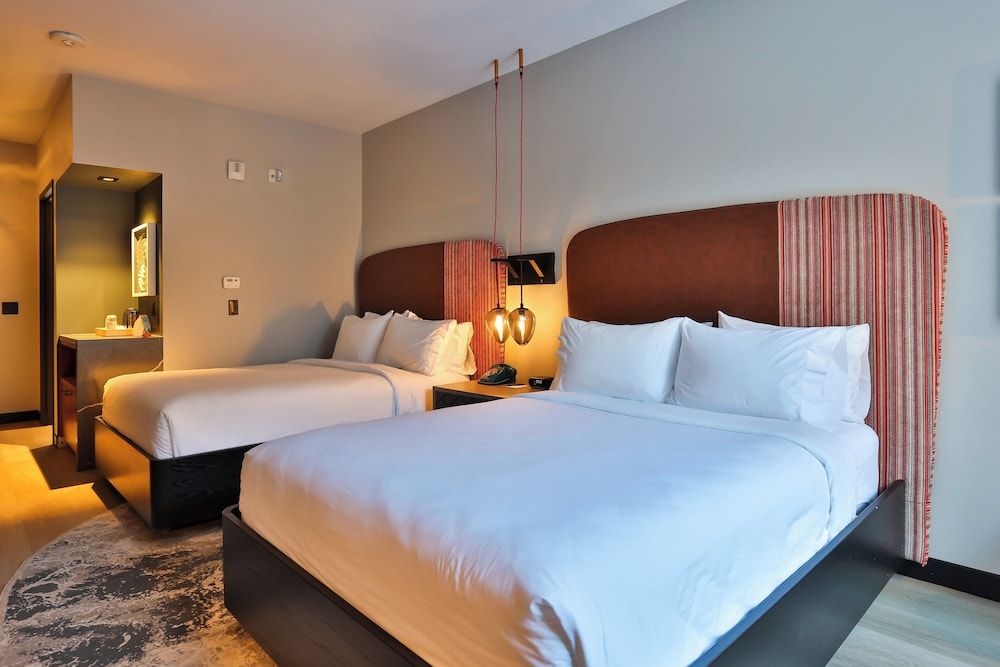 Room, 2 Queen Beds, Mountain View