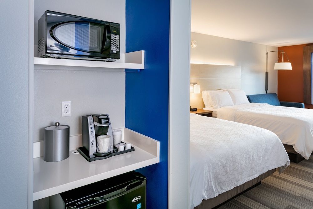 Suite, 2 Queen Beds (Additional Living Area)