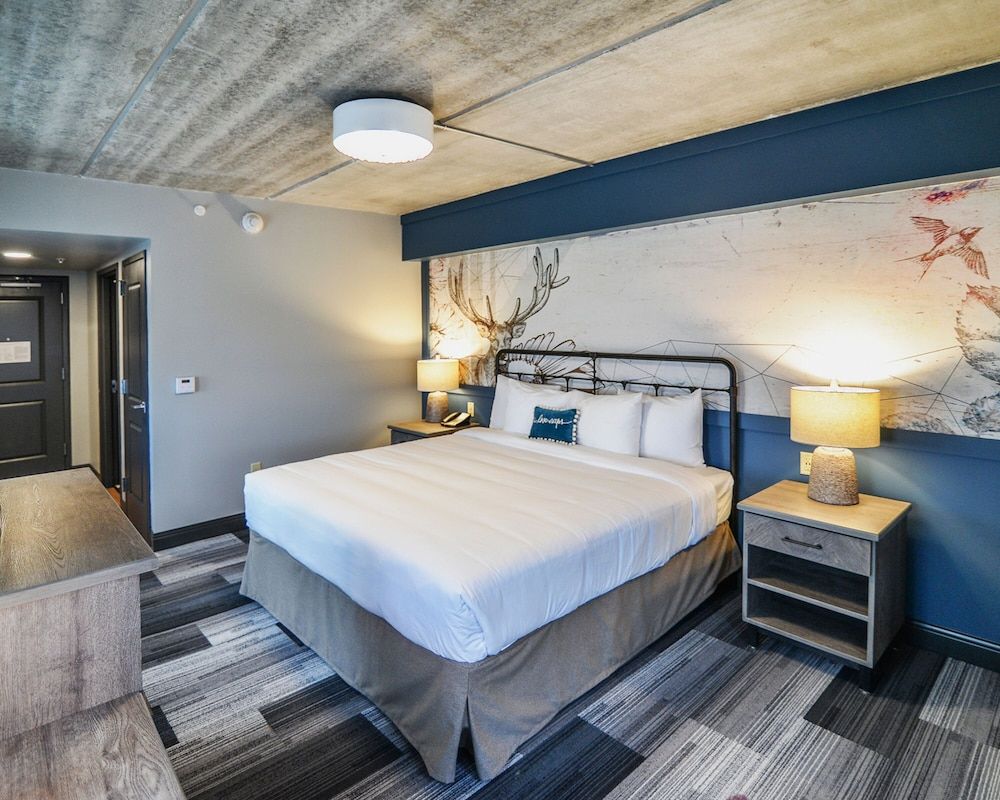 The Stella Hotel & Ballroom Deluxe Room, 1 King Bed, Non Smoking