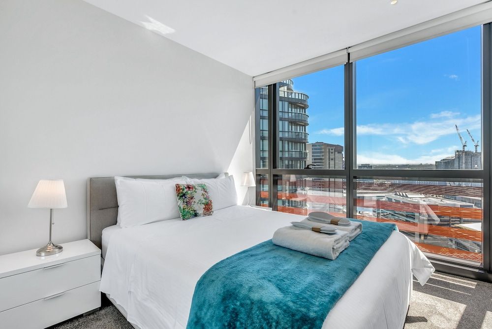 Melbourne Lifestyle Apartments - Best Views on Collins Executive 3 bed, 2 bath apartment with city and harbour views 5