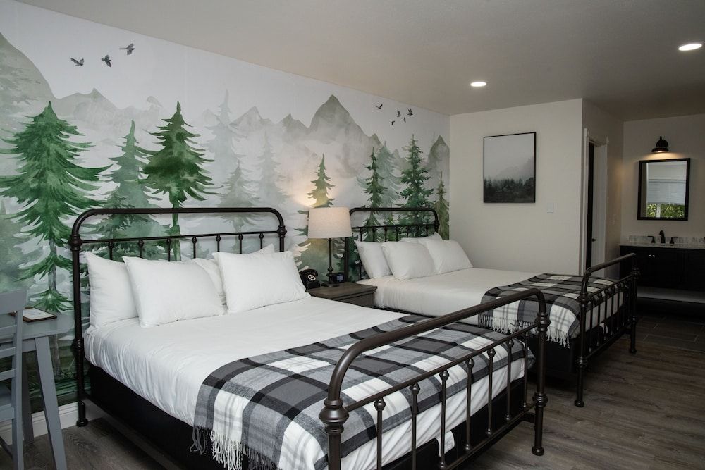 The Occidental Lodge Signature Room 2