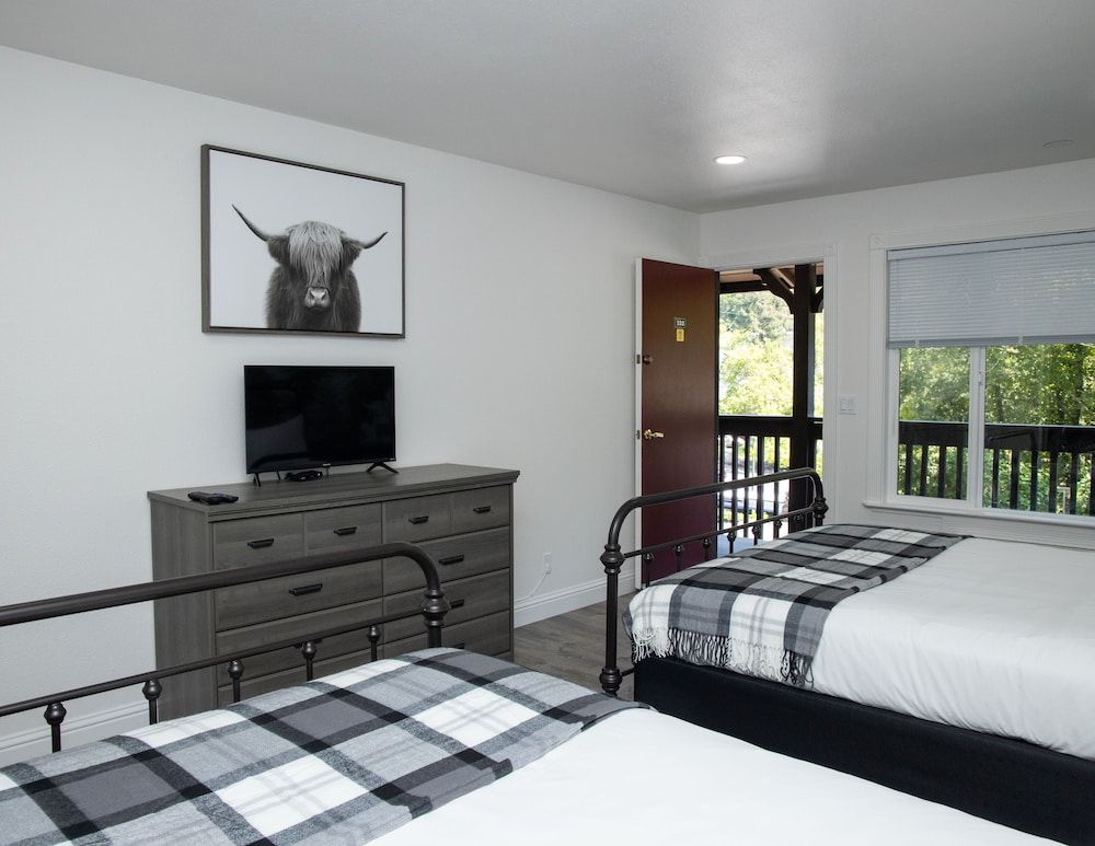 The Occidental Lodge Signature Room