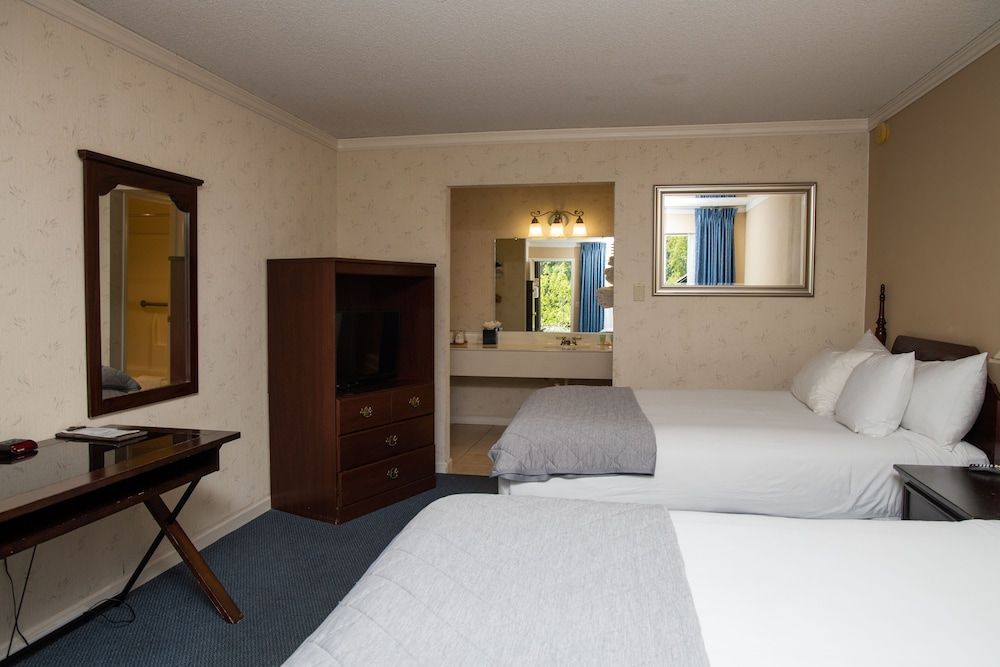 The Occidental Lodge Standard Double Room, 2 Queen Beds 2