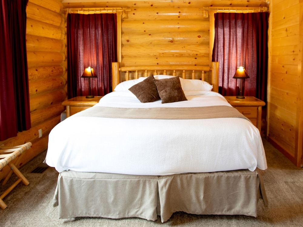 Beartooth Hideaway Inn and Cabins Luxury Cabin, Multiple Beds, Non Smoking, Kitchenette