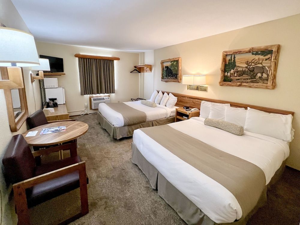 Beartooth Hideaway Inn and Cabins