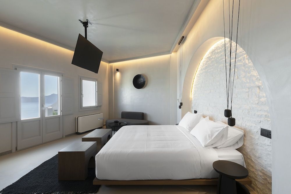 Hom Santorini Superior Suite outdoor hot tub sea view