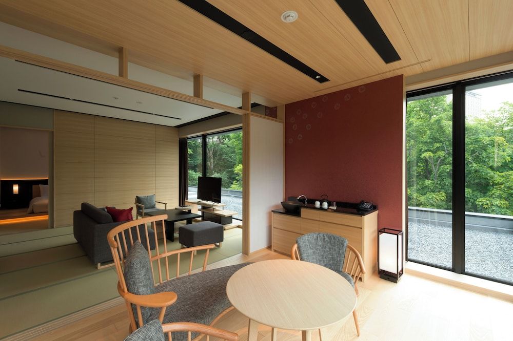 Chalet Ivy Jozankei Deluxe Corner Suite 2