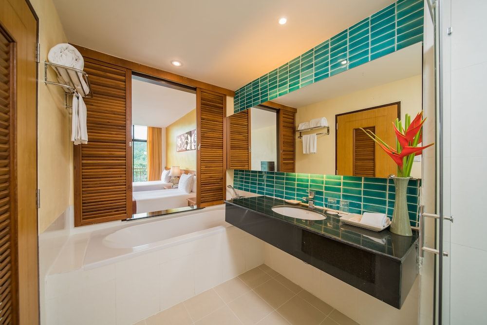 Naithonburi Beach Resort Deluxe Room, Pool View 4