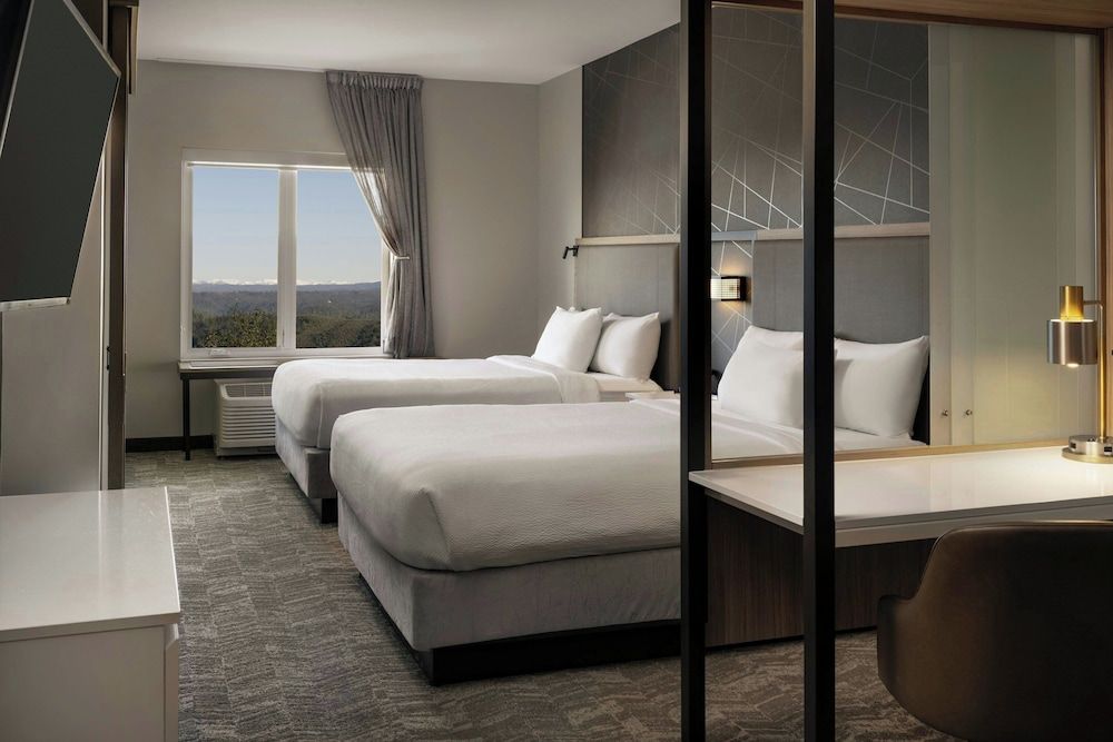 Suite, 2 Queen Beds, Mountain View (Hearing Accessible)