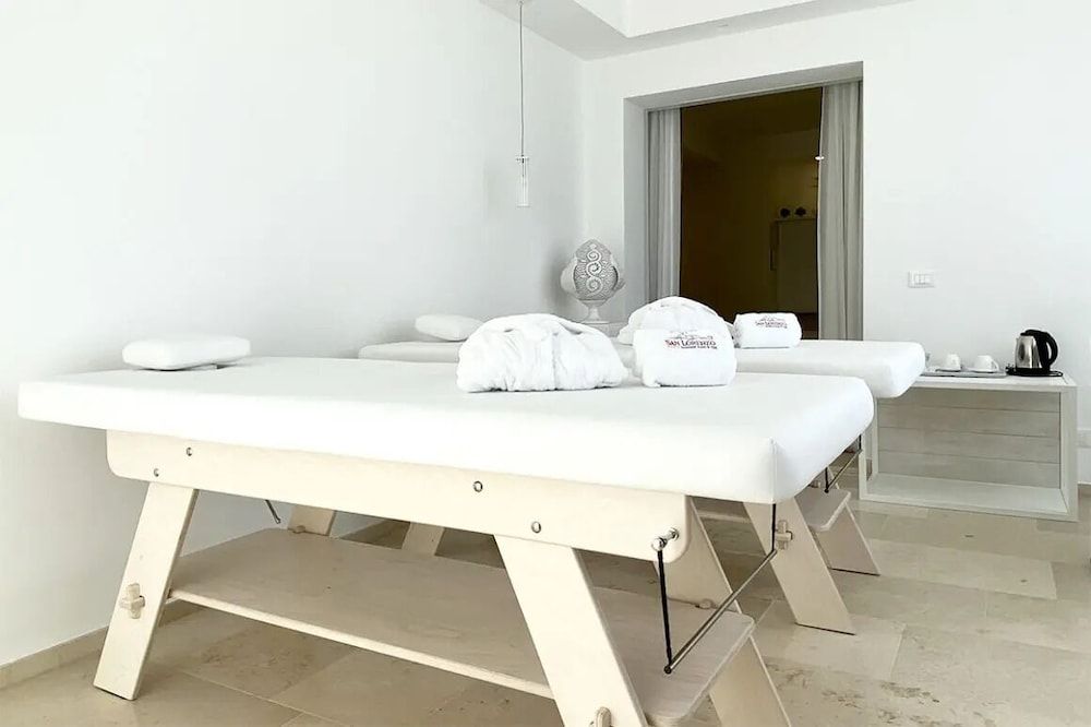 The 27 Exclusive Room