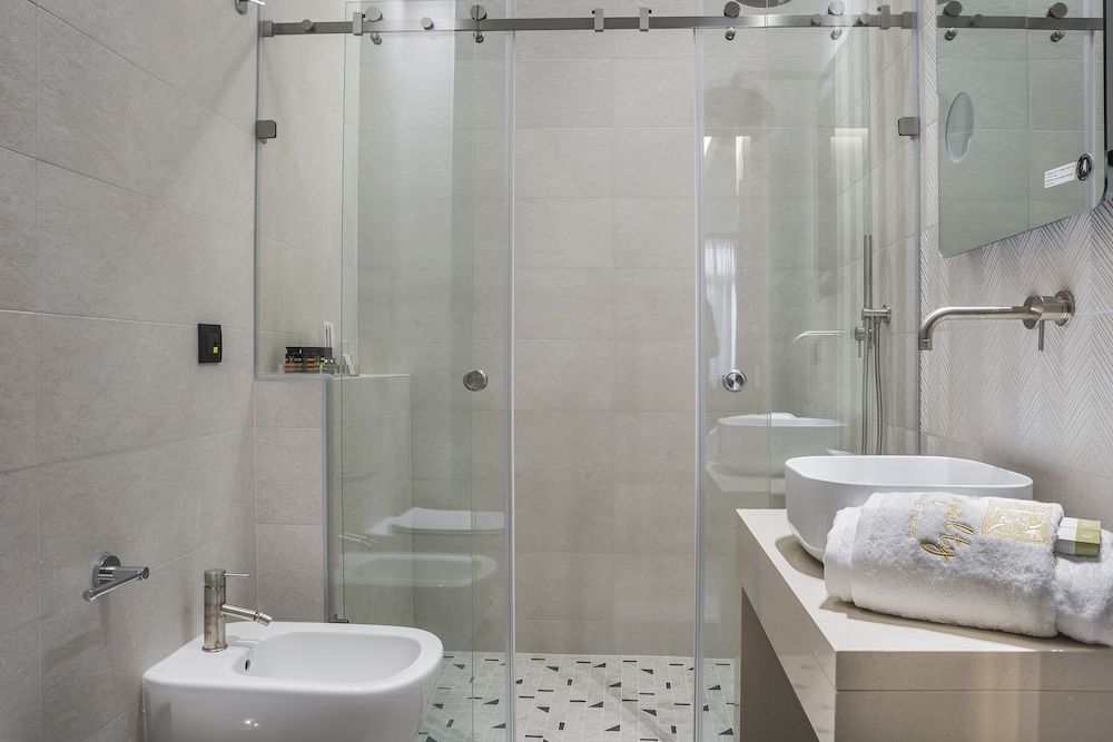 Royalty Hotel Athens Standard Room 5