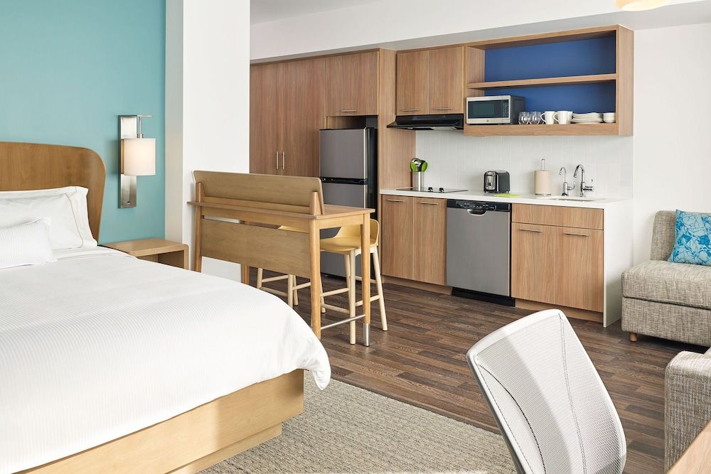 Studio, 1 King Bed with Sofa bed (Mobility/Hearing Access, Transf Shwr)