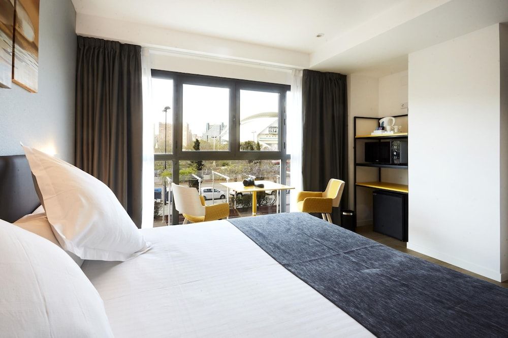 Sercotel Valencia Alameda 41 Standard Double Room, City View 2