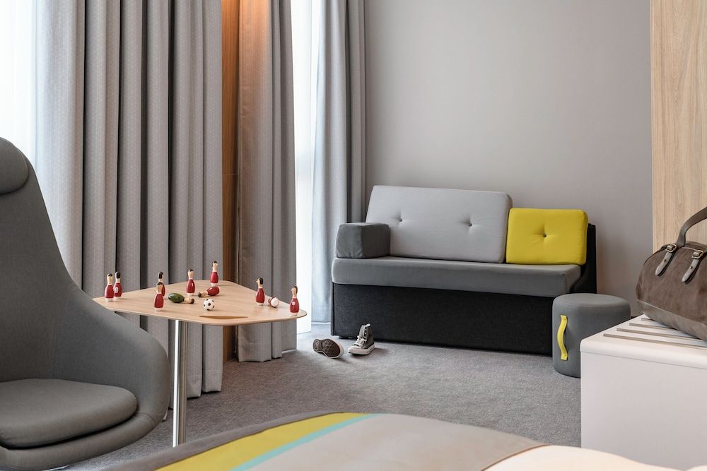Family Room, 1 Queen Bed with Sofa bed (Standard)