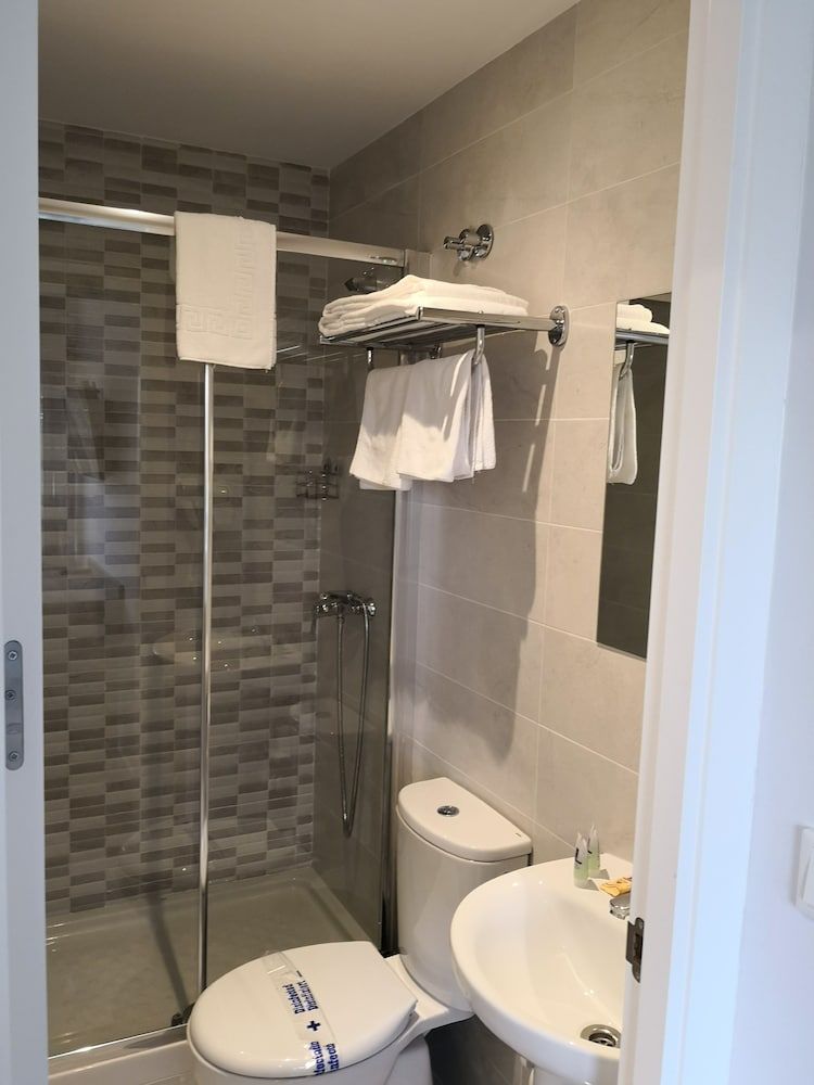 Hostal Golden Alcalá Double Room 6