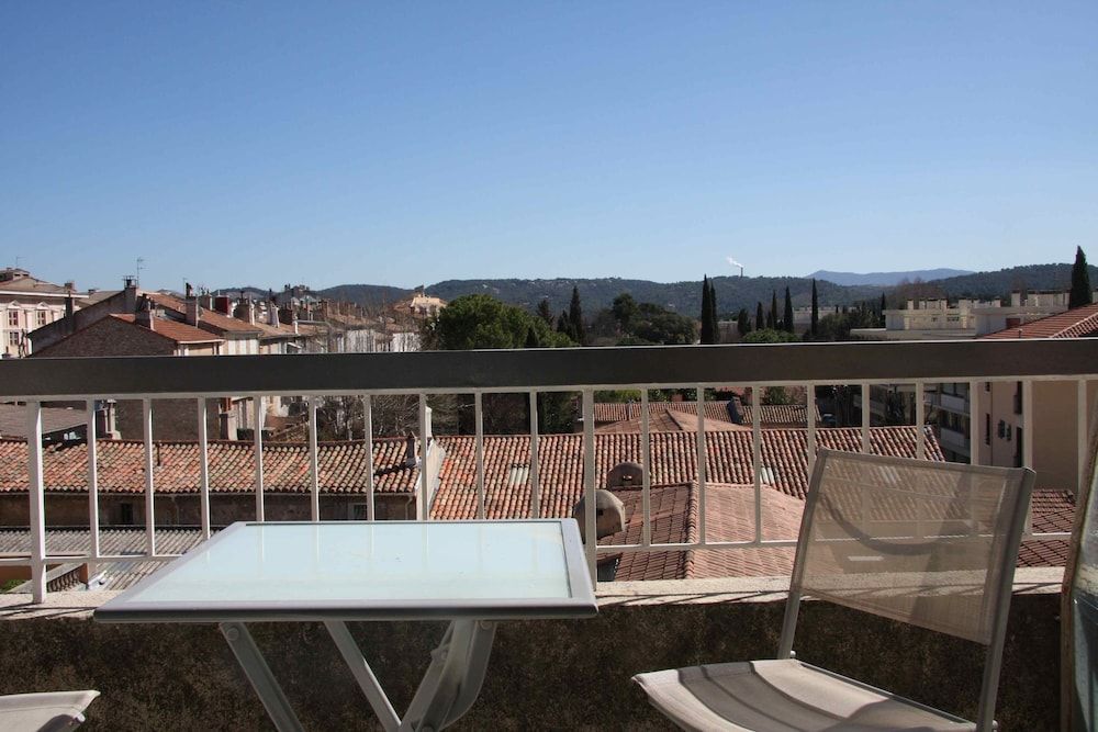 Single Room, Courtyard View