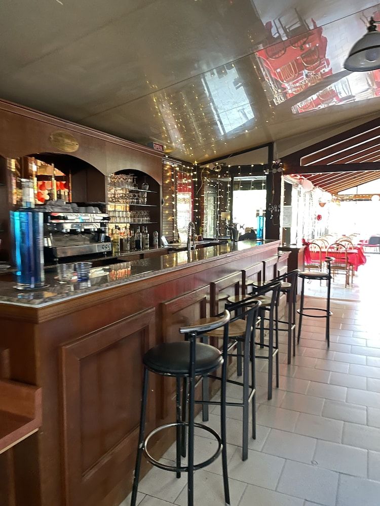 undefined Hotel Les Cigalons 5