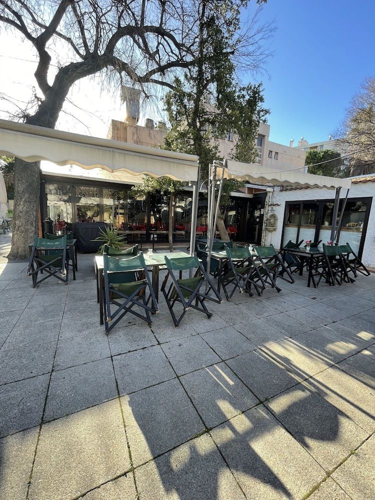 undefined Hotel Les Cigalons 10