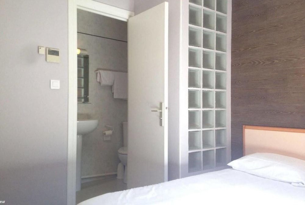 undefined Hotel Les Cigalons 3