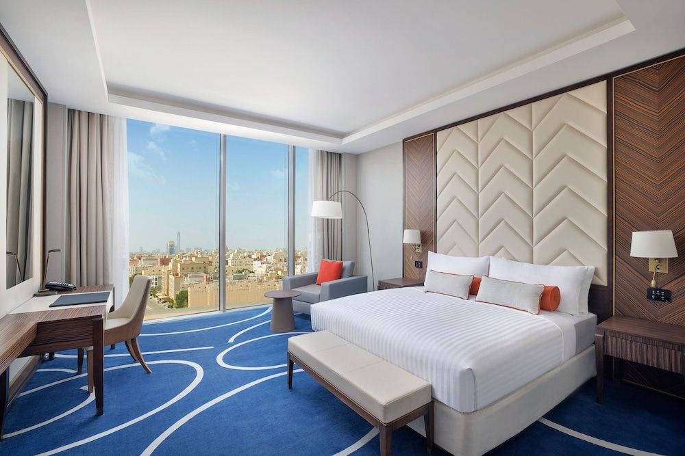 Jeddah Marriott Hotel Madinah Road Deluxe Room, 1 King Bed (City View) 5